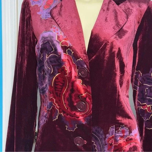 Coldwater Creek Long Velvet Jacket in Deep Red & Paisley Graphic Prints 8 EUC - Picture 5 of 17